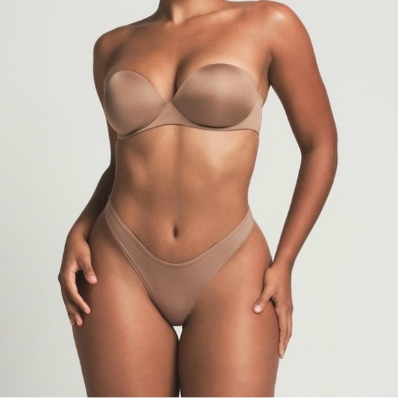 SKIMS ultimate STRAPLESS PUSH-UP BRA BA-BAN-9056 sienna
